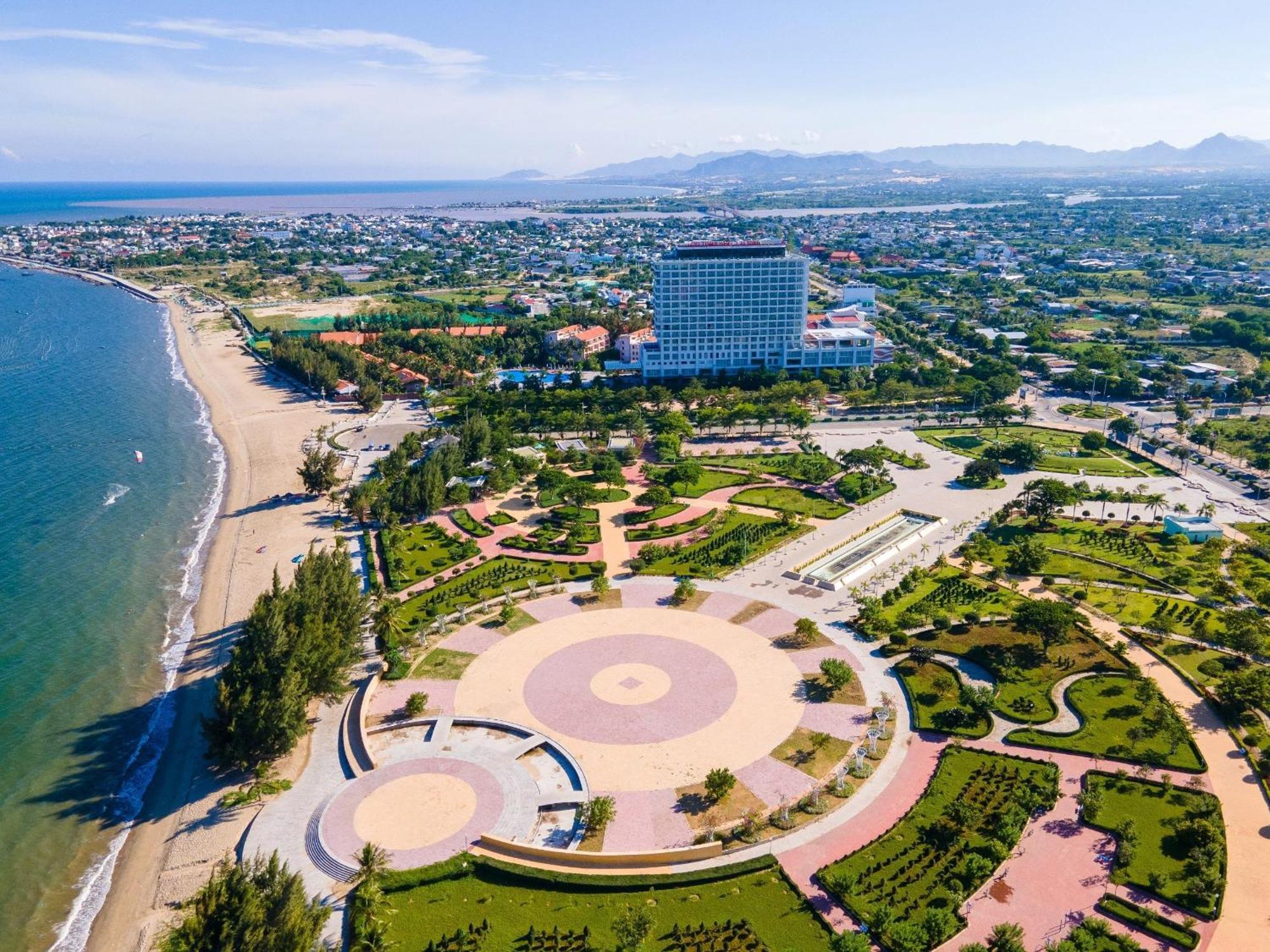 C&M Hotel Phan Rang Exteriör bild